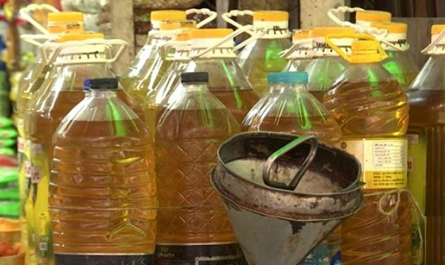 চূড়ান্ত ঘোষণার আগেই বাজারে বাড়ল খোলা তেলের দাম